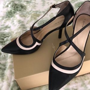 COPY - Eye-catching Leather Pumps - Tahari, US9